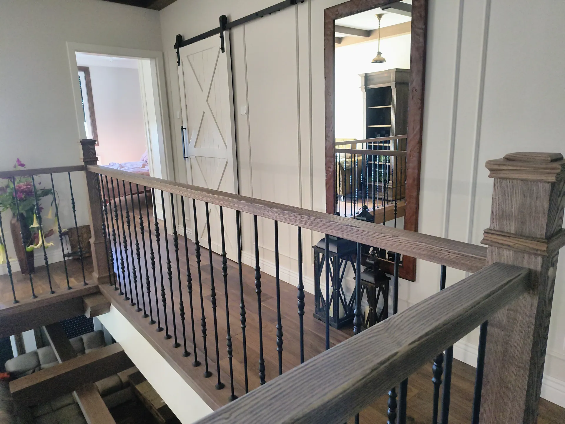 Antresola z balustradą
